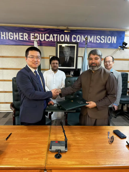 10万台！GA黄金甲动力出海新篇章：机械革掷中标巴基斯坦总理青年妄想条记本电脑项目